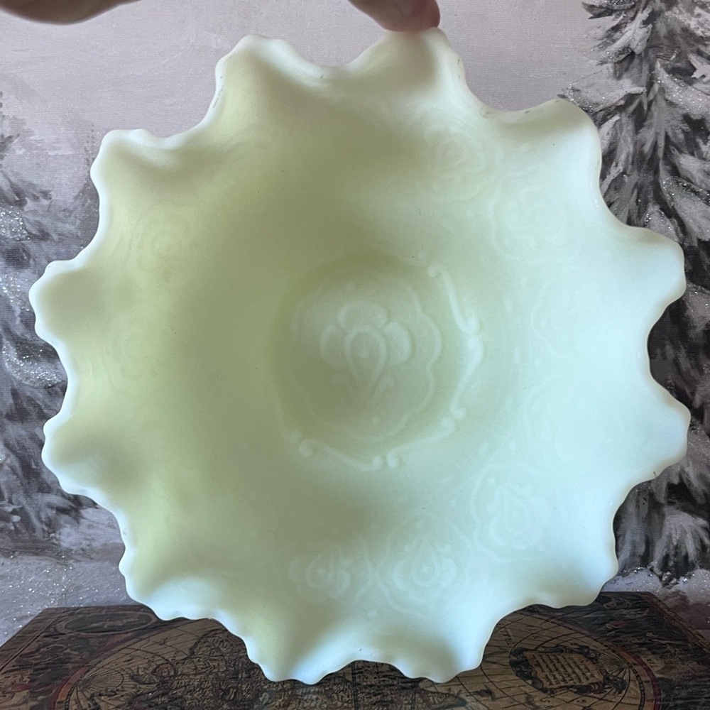 Vtg Fenton Custard Glass Medallion Bowl Raised Floral Medallions | UV Reactive